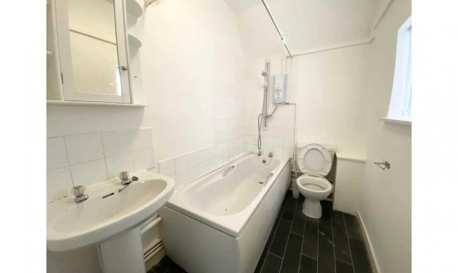 9 The Drive, Countesthorpe, Leicester, LE8 5PB 5