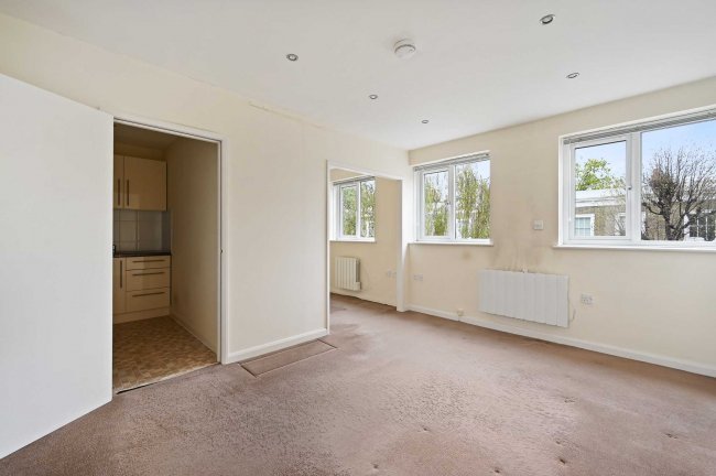 13 Cygnet House, 83 -99 Belsize Road, London NW6 4AR 4