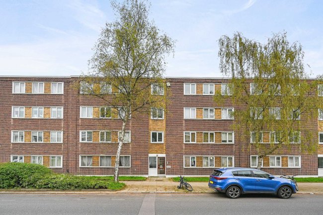 13 Cygnet House, 83 -99 Belsize Road, London NW6 4AR 4