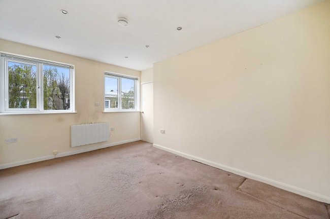 13 Cygnet House, 83 -99 Belsize Road, London NW6 4AR 4