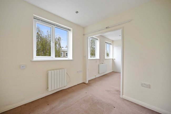 13 Cygnet House, 83 -99 Belsize Road, London NW6 4AR 4