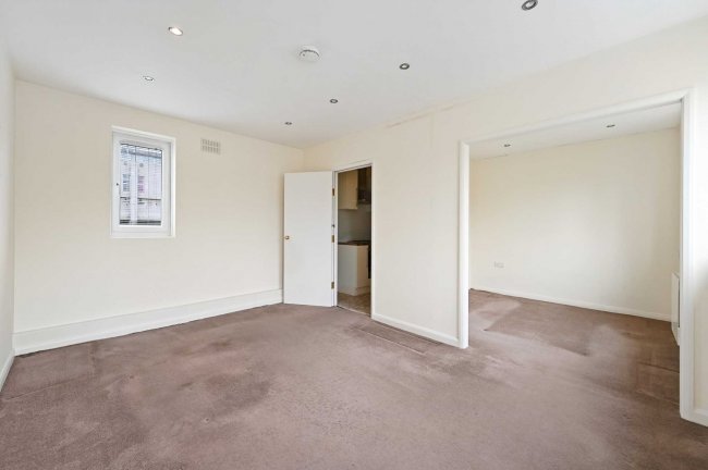 13 Cygnet House, 83 -99 Belsize Road, London NW6 4AR 4