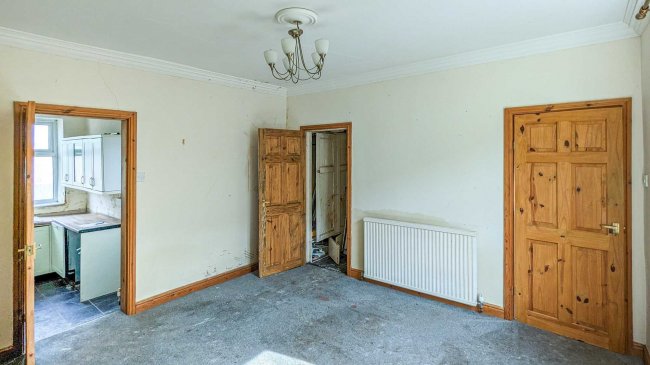 176 South Street North, New Whittington, Chesterfield, Derbyshire, S43 2AD 5