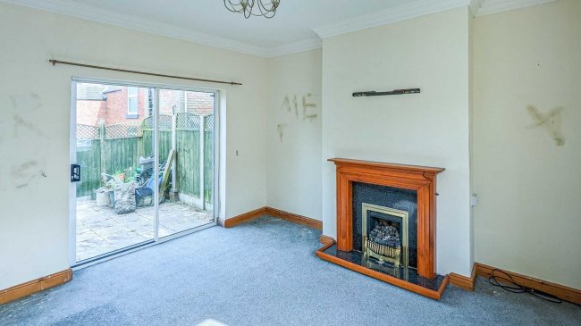 176 South Street North, New Whittington, Chesterfield, Derbyshire, S43 2AD 5