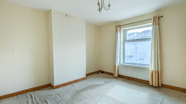 176 South Street North, New Whittington, Chesterfield, Derbyshire, S43 2AD 5