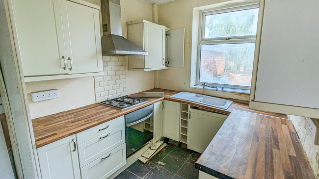 176 South Street North, New Whittington, Chesterfield, Derbyshire, S43 2AD 5