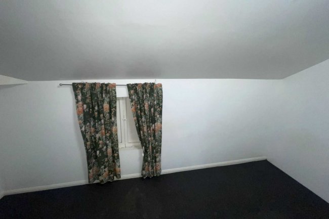 The Coach House to the rear of 237 Bexley Road, Erith, Kent, DA8 3EX 8