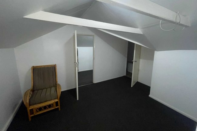 The Coach House to the rear of 237 Bexley Road, Erith, Kent, DA8 3EX 8