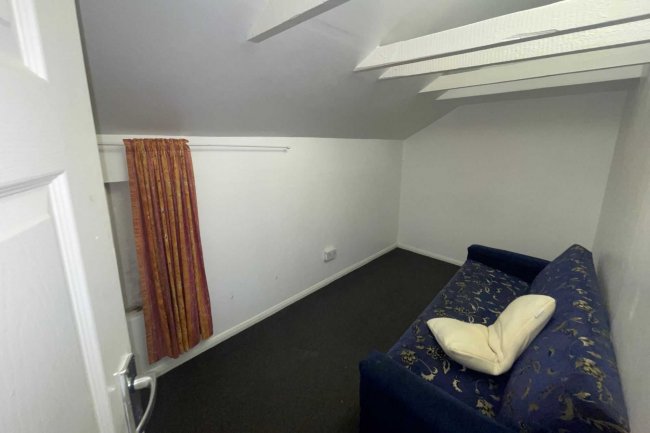 The Coach House to the rear of 237 Bexley Road, Erith, Kent, DA8 3EX 8