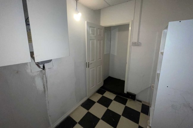 The Coach House to the rear of 237 Bexley Road, Erith, Kent, DA8 3EX 8