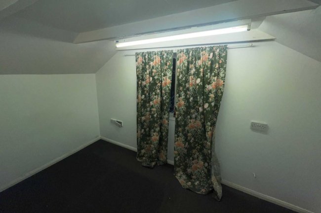 The Coach House to the rear of 237 Bexley Road, Erith, Kent, DA8 3EX 8