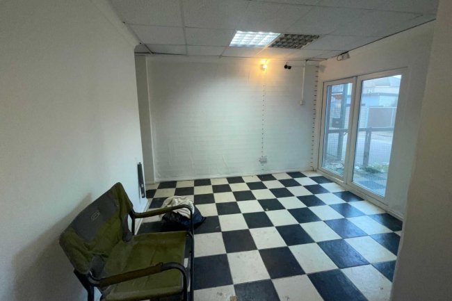 The Coach House to the rear of 237 Bexley Road, Erith, Kent, DA8 3EX 8