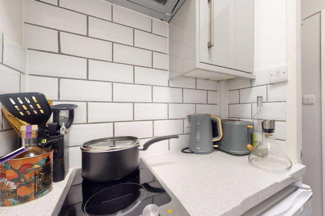 Flat 15 Florin Court, 6 - 9 Charterhouse Square, Barbican, London, EC1M 6ET 2