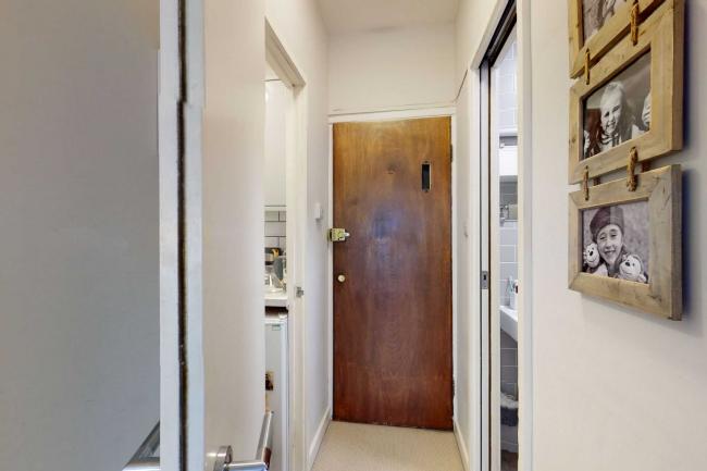 Flat 15 Florin Court, 6 - 9 Charterhouse Square, Barbican, London, EC1M 6ET 2