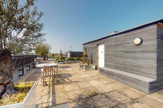 Flat 15 Florin Court, 6 - 9 Charterhouse Square, Barbican, London, EC1M 6ET 2