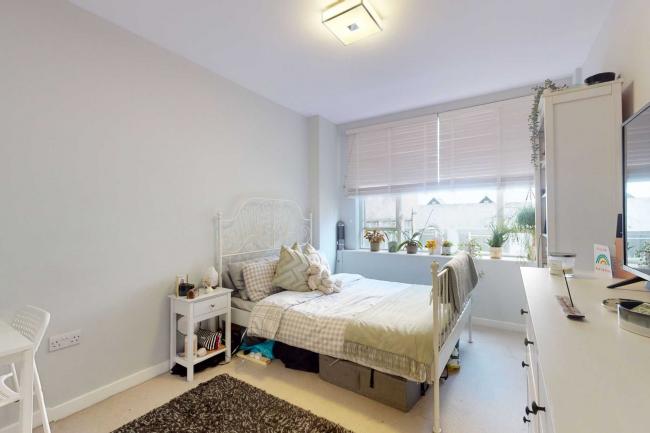 Flat 15 Florin Court, 6 - 9 Charterhouse Square, Barbican, London, EC1M 6ET 2