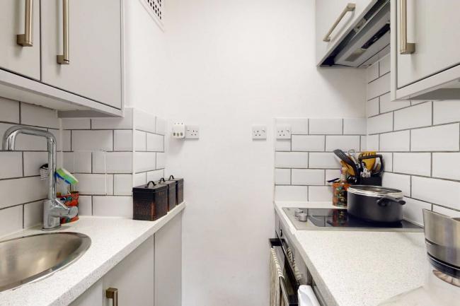 Flat 15 Florin Court, 6 - 9 Charterhouse Square, Barbican, London, EC1M 6ET 2