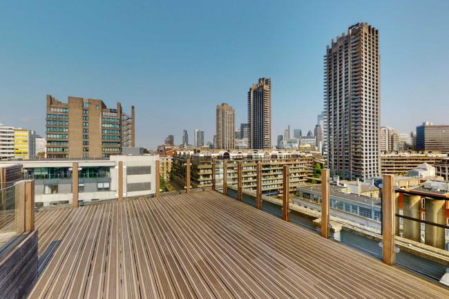 Flat 15 Florin Court, 6 - 9 Charterhouse Square, Barbican, London, EC1M 6ET 2