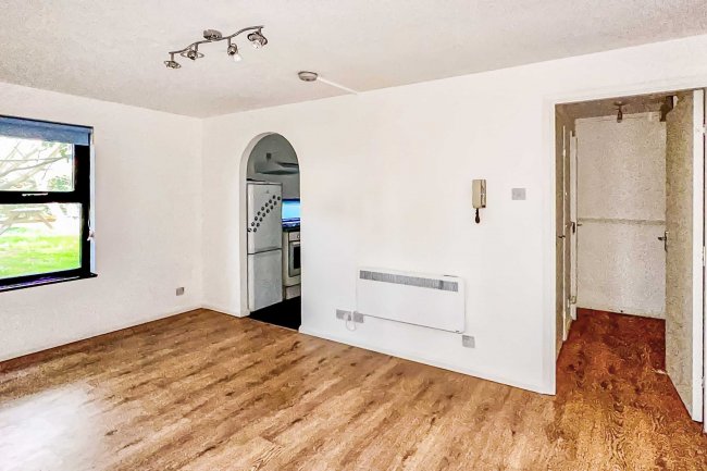 9 Alexander Close, Barnet, Hertfordshire, EN4 9PW 4