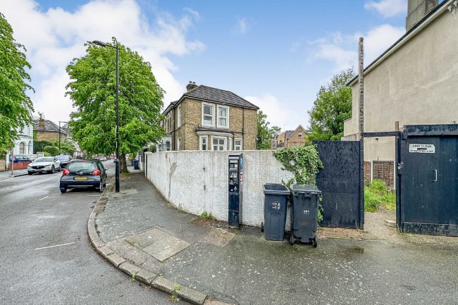 13 Thornhill Road, Croydon, Surrey, CR0 2XZ 1