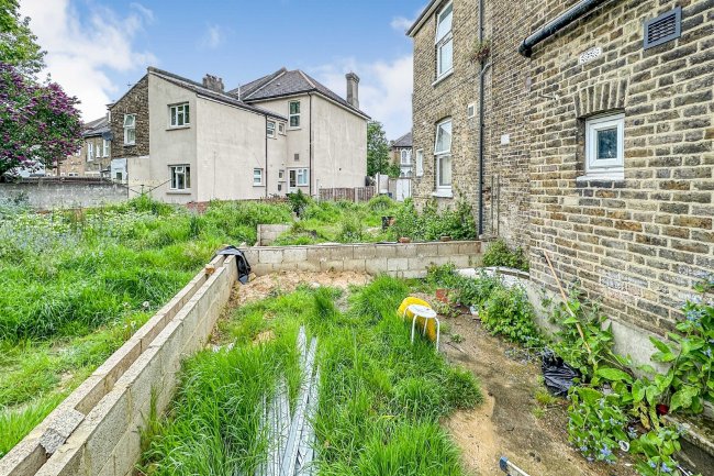 13 Thornhill Road, Croydon, Surrey, CR0 2XZ 1