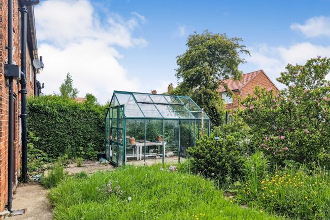 22 Huntwick Avenue, Featherstone, Pontefract, West Yorkshire WF7 5JE 8