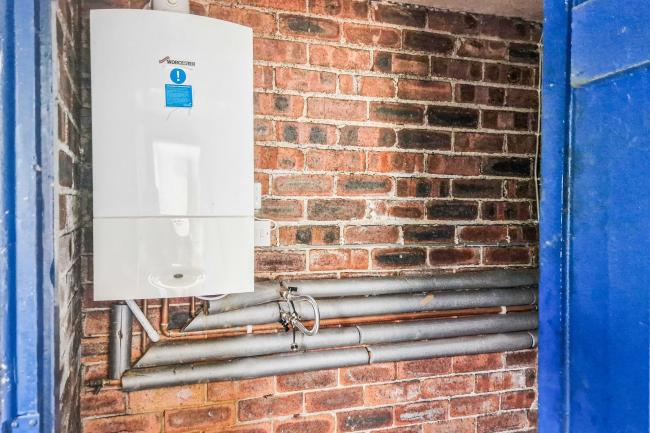 22 Huntwick Avenue, Featherstone, Pontefract, West Yorkshire WF7 5JE 8