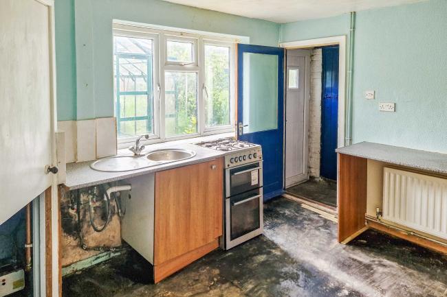 22 Huntwick Avenue, Featherstone, Pontefract, West Yorkshire WF7 5JE 8