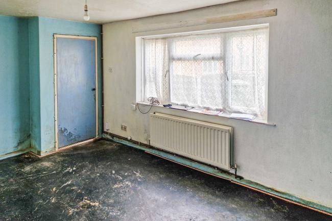 22 Huntwick Avenue, Featherstone, Pontefract, West Yorkshire WF7 5JE 8