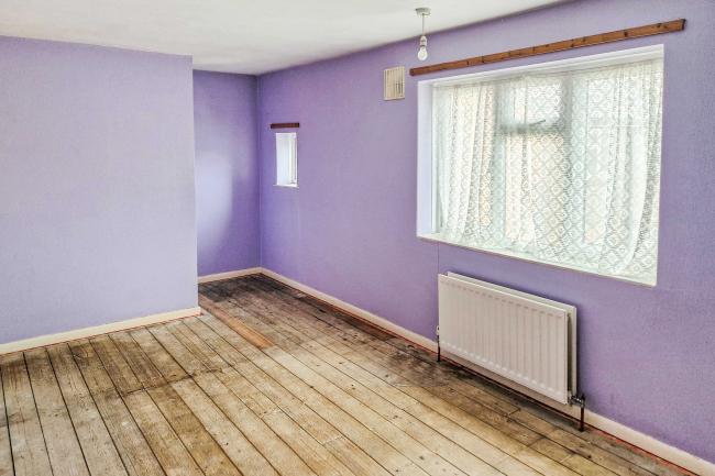 22 Huntwick Avenue, Featherstone, Pontefract, West Yorkshire WF7 5JE 8