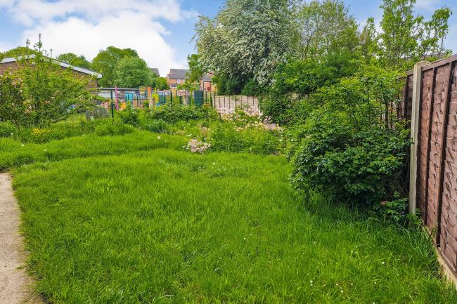 22 Huntwick Avenue, Featherstone, Pontefract, West Yorkshire WF7 5JE 8