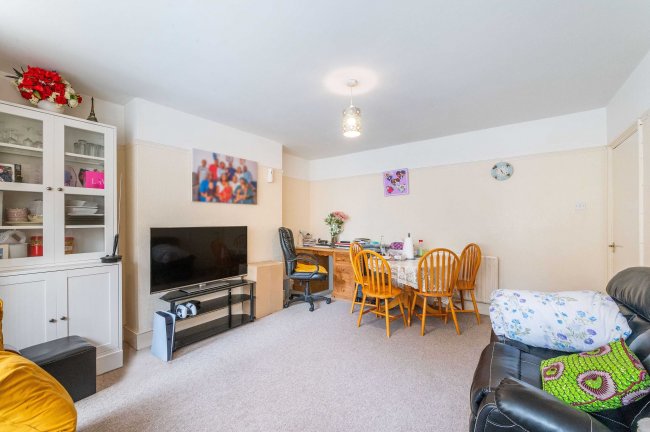 Flat A, 29 St Peter's Road, Croydon, CR0 1HN 10