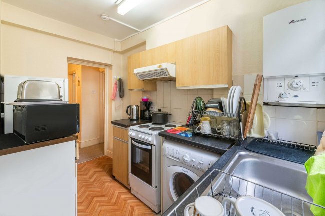 Flat A, 29 St Peter's Road, Croydon, CR0 1HN 10