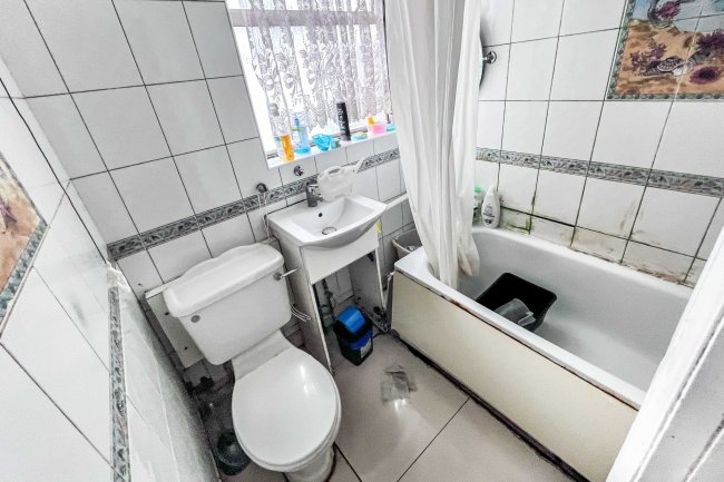 221 Beam Avenue, Dagenham, Essex, RM10 9BP 3