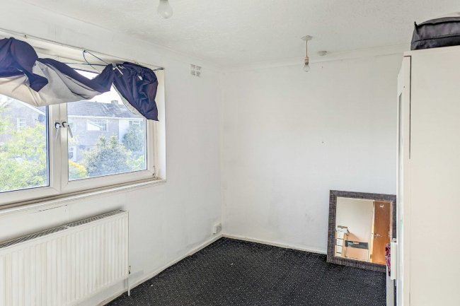 13 Boleyn Gardens, Dagenham, Essex, RM10 9TU 6