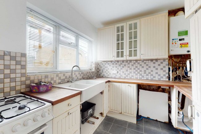 4 Downsview Gardens, Upper Norwood, SE19 3XQ 2