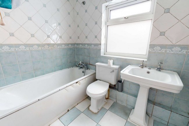 4 Downsview Gardens, Upper Norwood, SE19 3XQ 2