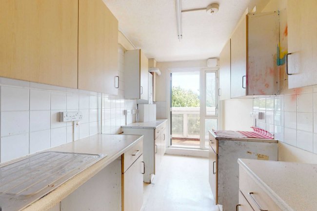 9 Gayton House, Chiltern Road, Bow, London, E3 4BX 3