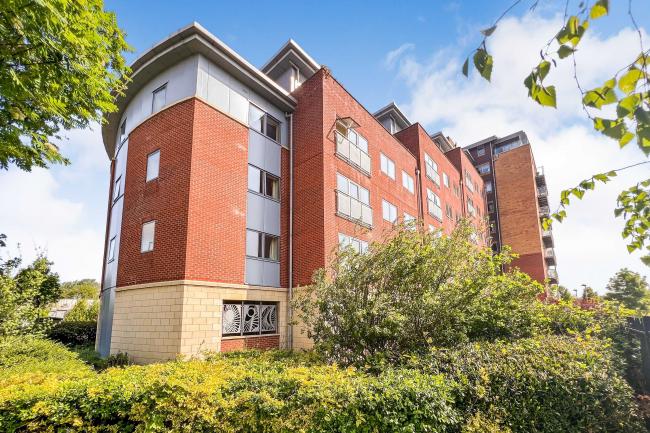 32 Chantry Waters, Waterside Way, Wakefield, West Yorkshire. WF1 5ED 1