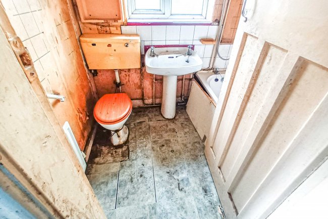 1 Coronation Street, Denton, Manchester, M34 3SF 7