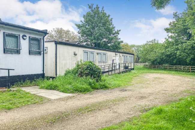 Cemetery Road, St Neots, Cambridgeshire PE19 2BX 4