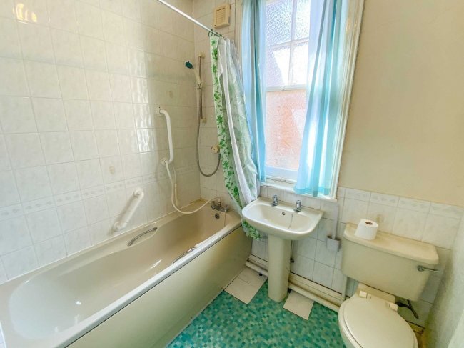 10 Bloxham Road, Banbury, Oxfordshire, OX16 9JN 2