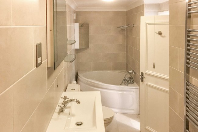 Flat A, 16 Tyrwhitt Road, Brockley, London, SE4 1QG 5