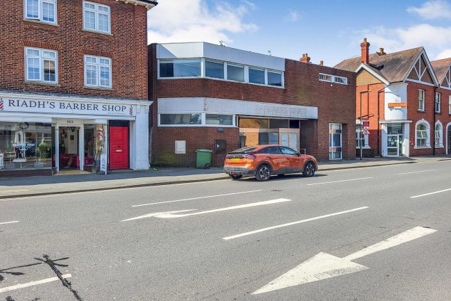 105 Victoria Road, Horley, RH6 7AX 9