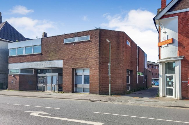 105 Victoria Road, Horley, RH6 7AX 9