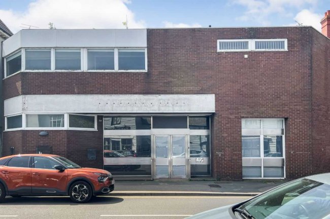 105 Victoria Road, Horley, RH6 7AX 9