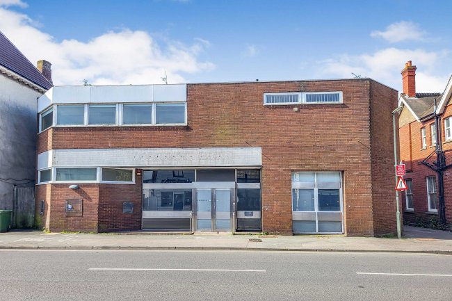 105 Victoria Road, Horley, RH6 7AX 9