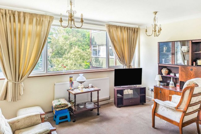 8 Valley Court, Cavendish Avenue, Woodford Green, Essex, IG8 9DB 3