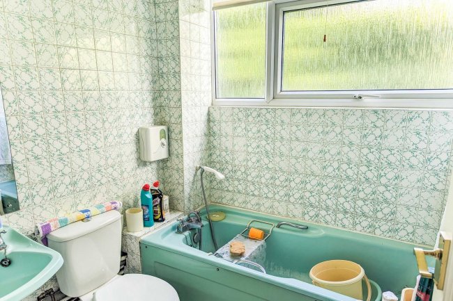 8 Valley Court, Cavendish Avenue, Woodford Green, Essex, IG8 9DB 3