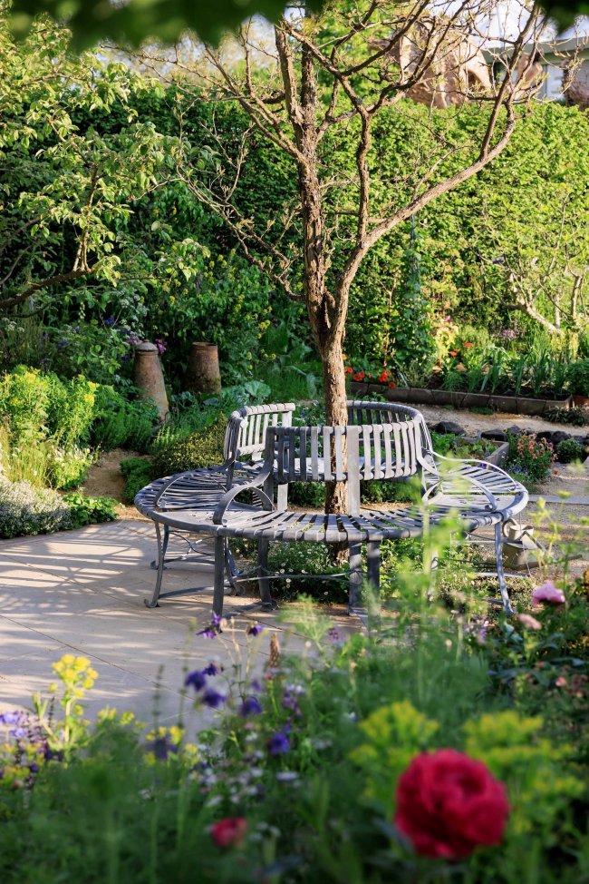 Charity Auction Lot: bespoke tree seat, as featured at RHS Chelsea Flower Show 2023

 2